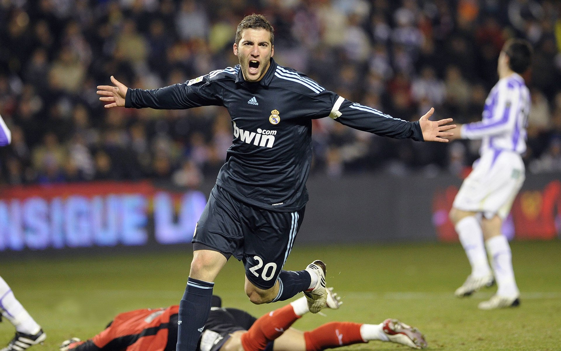 委内瑞拉队在足球比赛中强势登顶，委内瑞拉足球队强吗