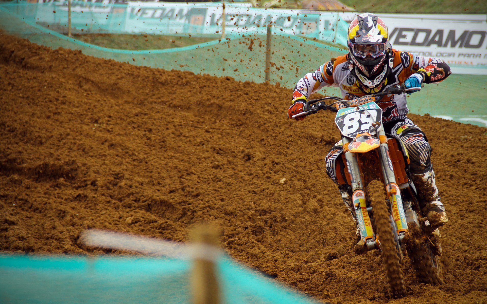 水晶宫客场逆转，避免降级危机增加，水晶宫官方