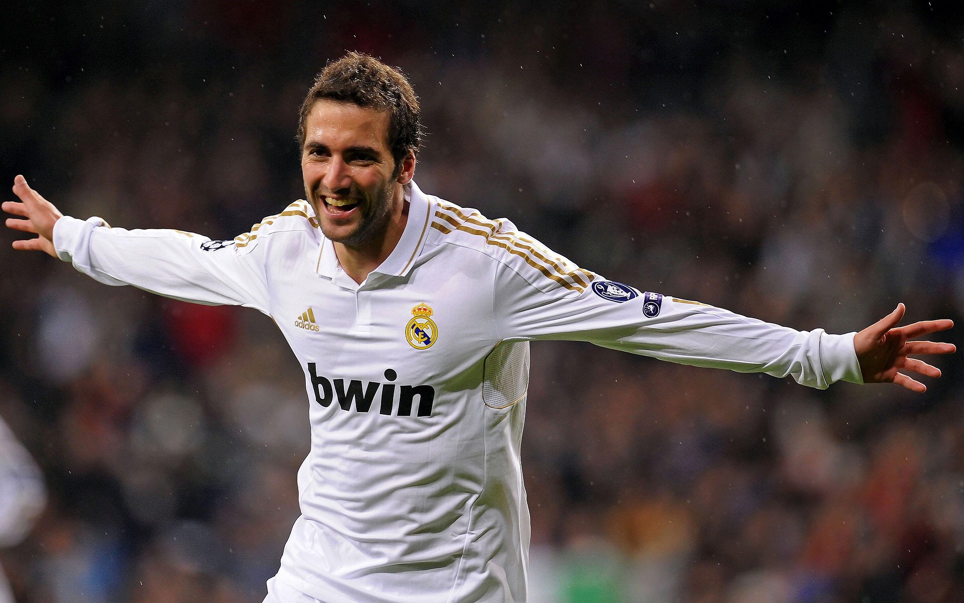 皇家马德里主场2-0战胜比利亚雷亚尔，取得胜利，皇家马德里vs比利亚雷亚尔在线观看